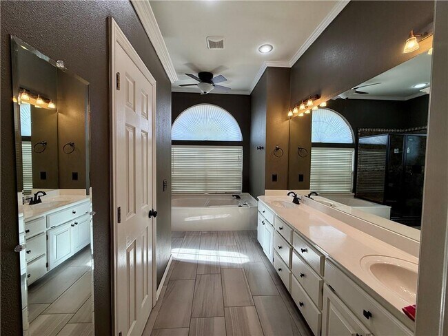 Building Photo - 101 Fox Glove Ln