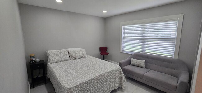 Building Photo - 288 NW 89th Ave