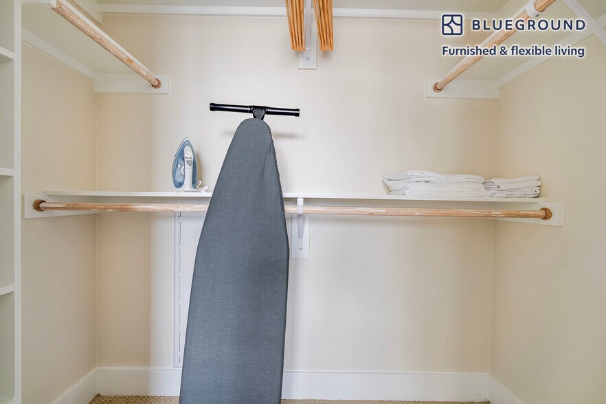 Building Photo - 1501 W Howard Ln