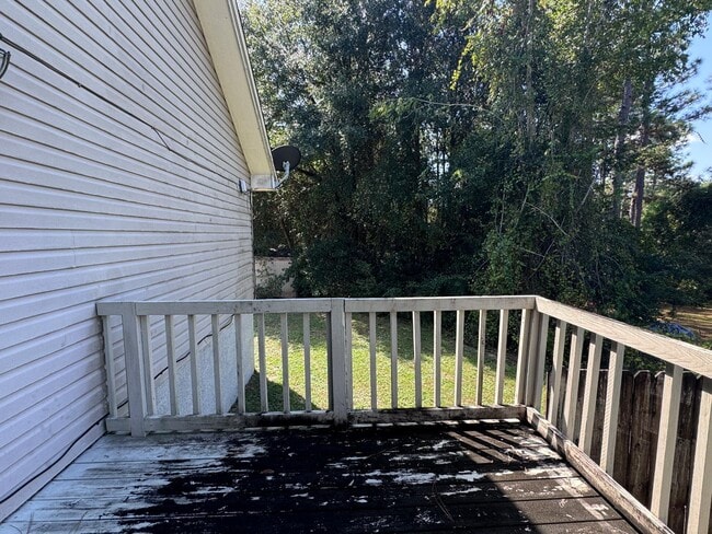 Building Photo - 207 Pinoak Ct W