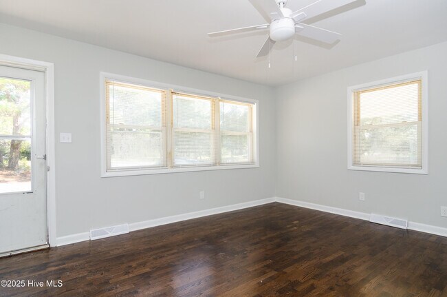 Building Photo - 548 Antietam Dr