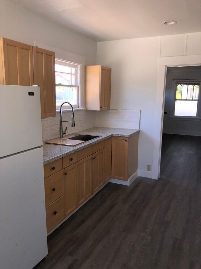 Building Photo - 1835 Estudillo St
