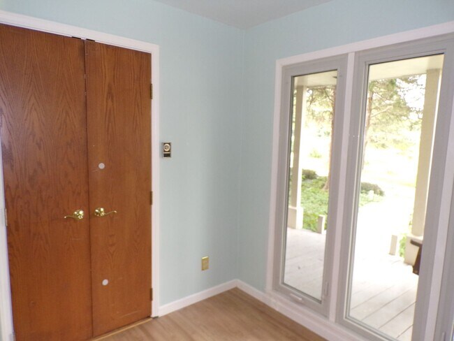 Building Photo - Unique 2 Bed 2.5 Bath Country Home!