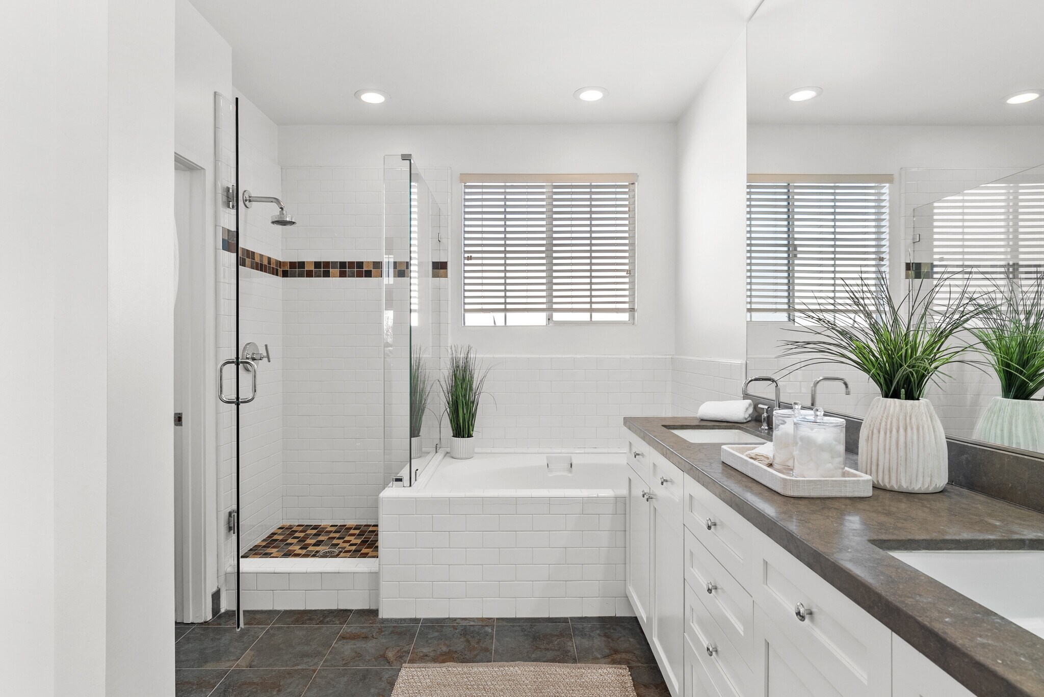 Building Photo - 5350 Playa Vista Dr