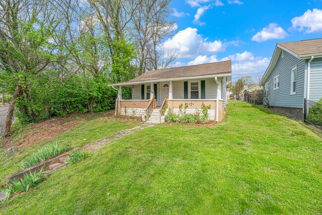 Building Photo - 2325 Cedar Ln