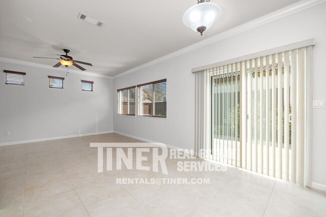 Building Photo - 1707 Grey Bunny Dr