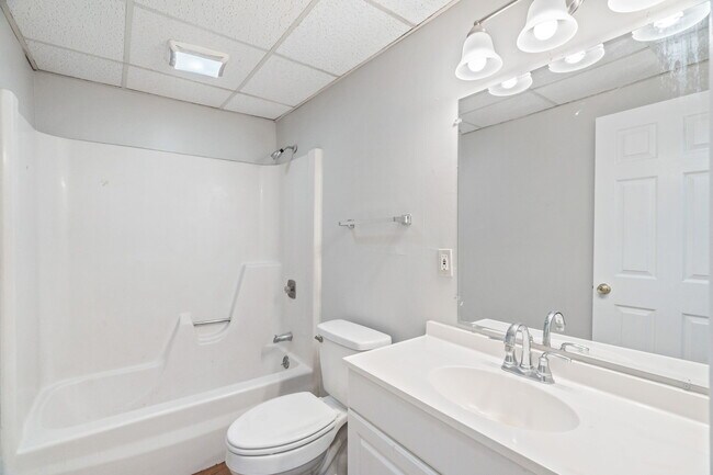 Building Photo - 2751 Jersey Ave