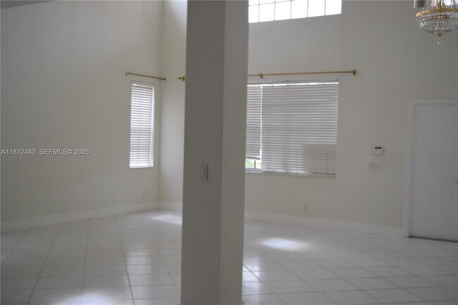 Building Photo - 991 Crestview Cir