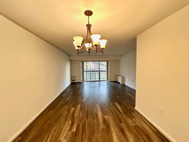 Building Photo - 10300 Westlake Dr