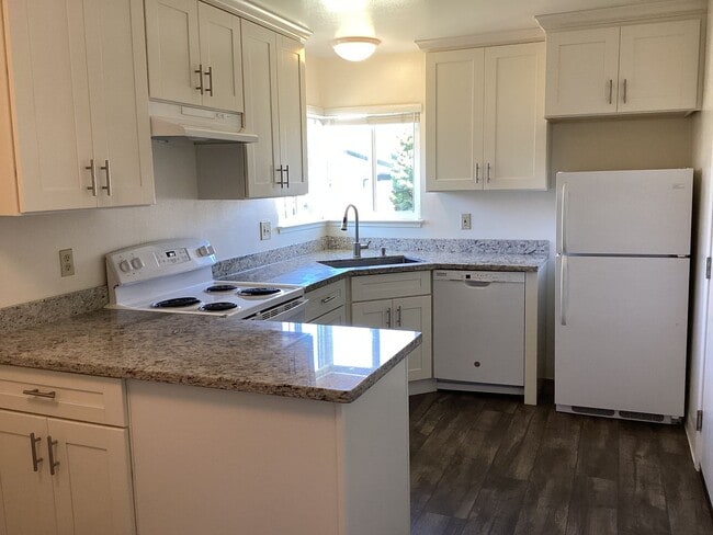 Building Photo - Live Oak