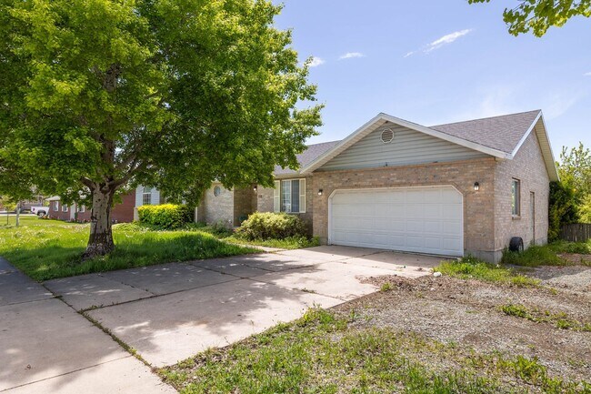 Building Photo - 4 Bedroom Family Home in Beautiful American Fork!