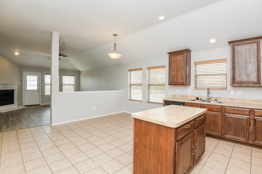 Building Photo - 1842 Reynolds St