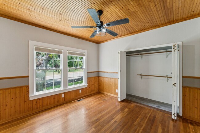 Building Photo - 207 S Porter St