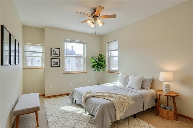 Building Photo - 2810 Sarah St