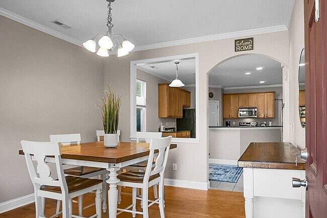 Building Photo - 1519 Thoroughbred Blvd