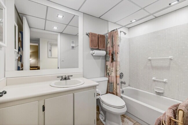 Building Photo - 15496 Lakes of Delray Blvd