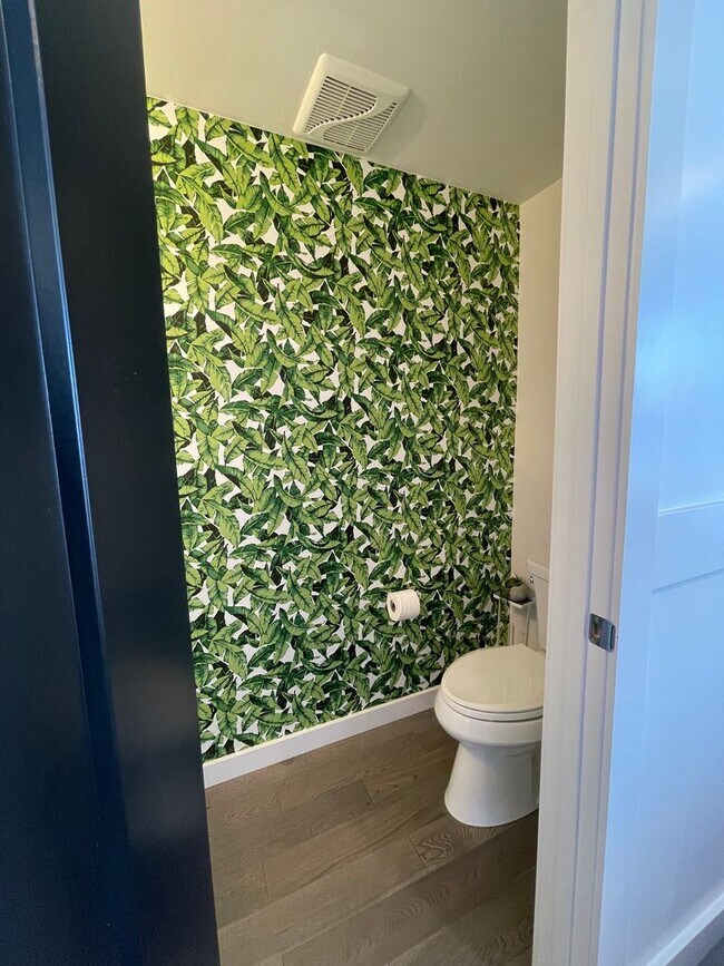 Building Photo - Modern 2BR + Office Townhome with Rooftop Deck in Prime Sunnyside/Highlands Location