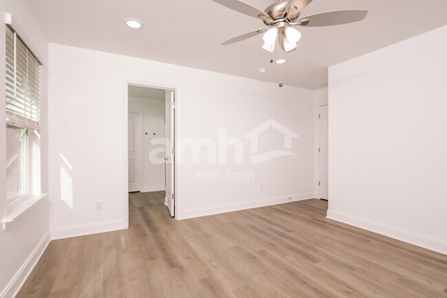 Building Photo - 100 Pond Rdg Run