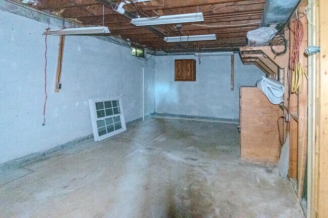 Building Photo - 428 Ingleside Dr