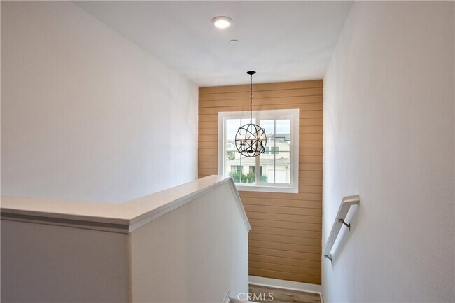 Building Photo - 33063 Table Rock Dr