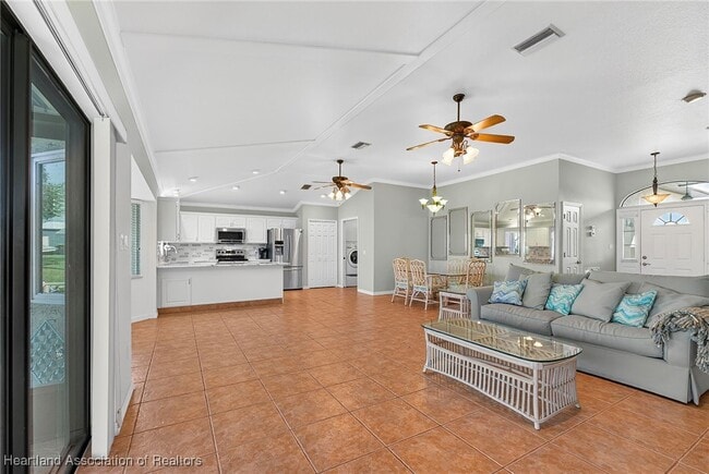 Building Photo - 105 Fern Ct