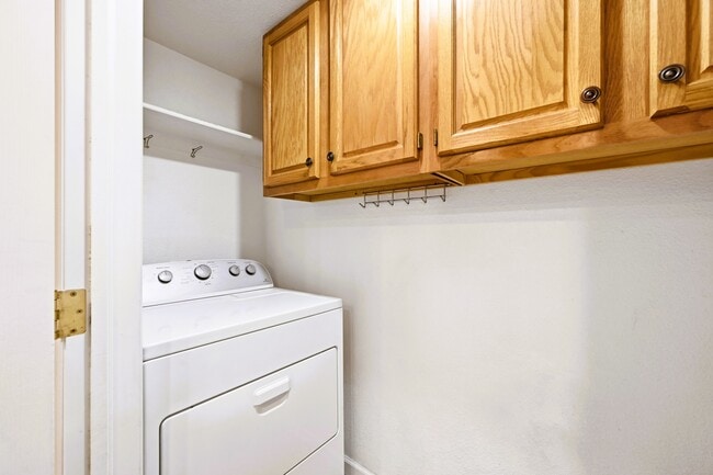 Building Photo - 23712 Pondview Pl