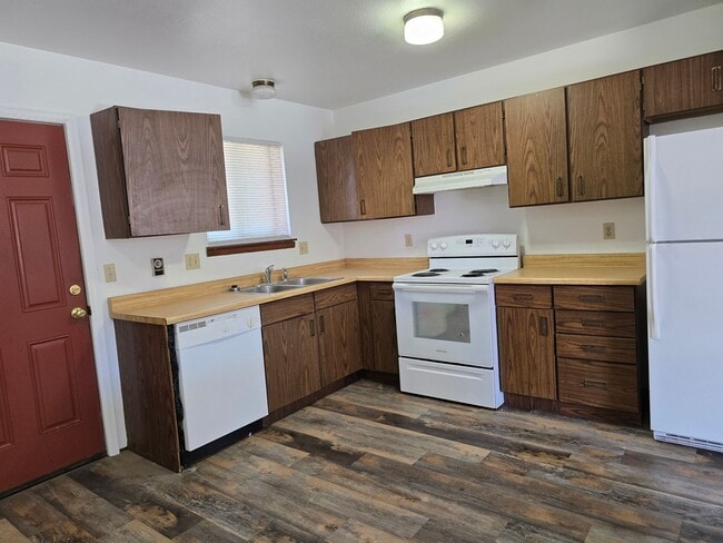 Building Photo - 740 2nd St