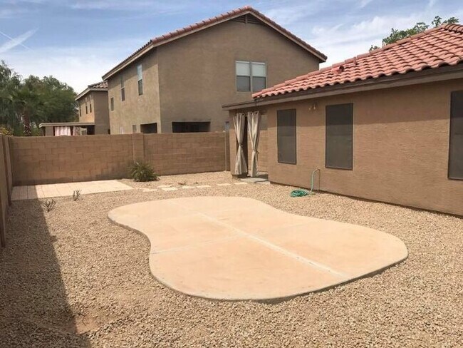 Building Photo - 3-bedroom, 2-bath on oversized lot
