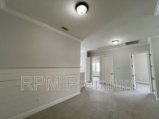 Building Photo - 10722 Turning Leaf Dr