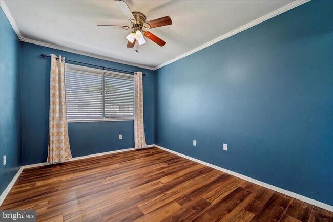 Building Photo - 708 Continental Dr