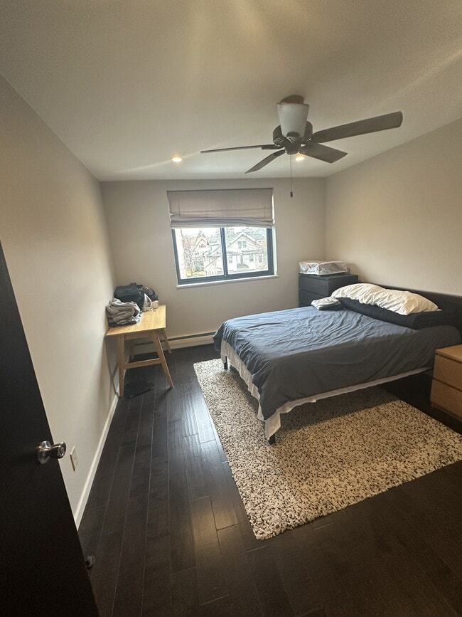 Building Photo - 1912 Dupont Ave S