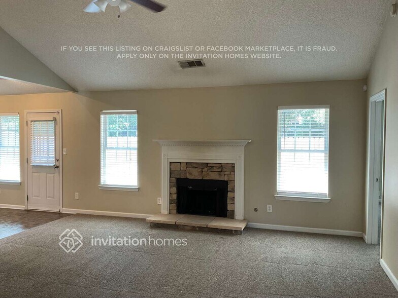 Building Photo - 4890 Larkspur Ln