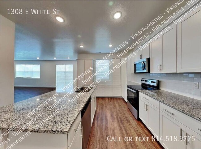 Building Photo - 1308 E White St