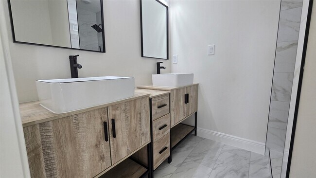 Building Photo - 10101 Bamboo Rd