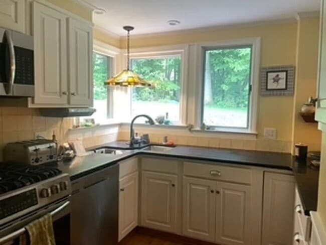 Building Photo - 50 Larned Ln