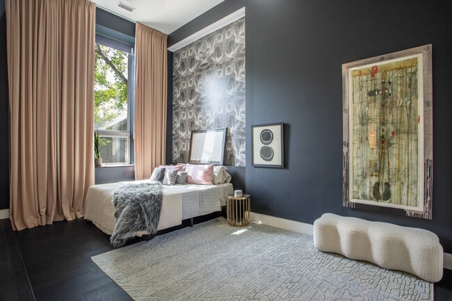 Building Photo - 1019 N Wolcott Ave