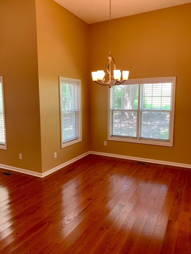 Building Photo - Lovely Tri-level Fayetteville Home