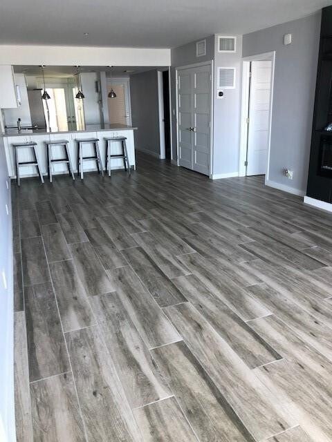 Building Photo - 1609 N Riverside Dr