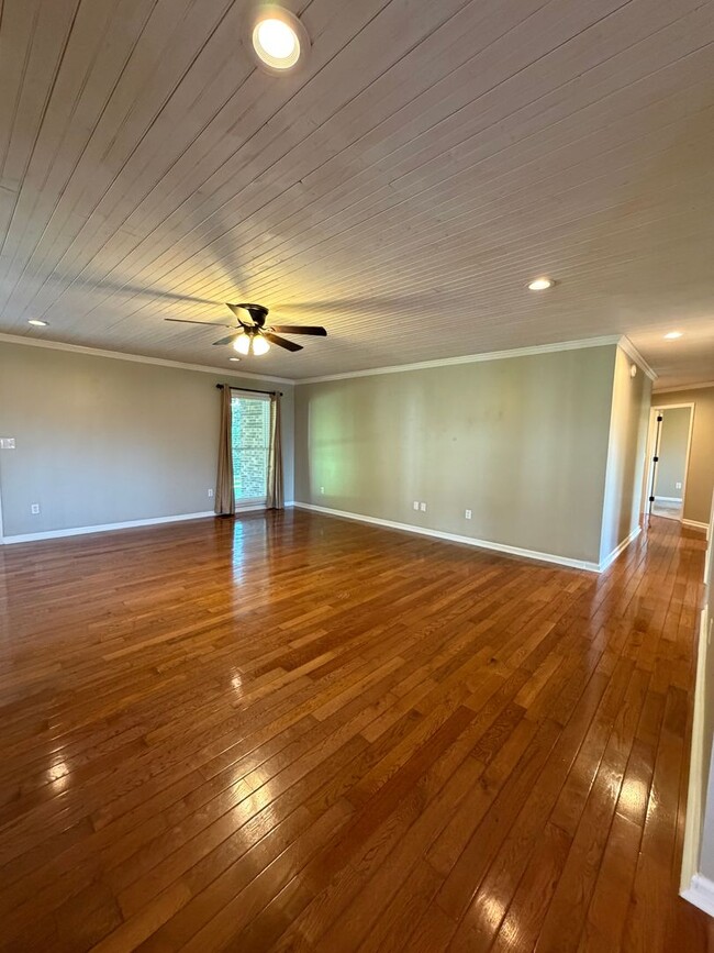 Building Photo - 125 Camp Ground Rd