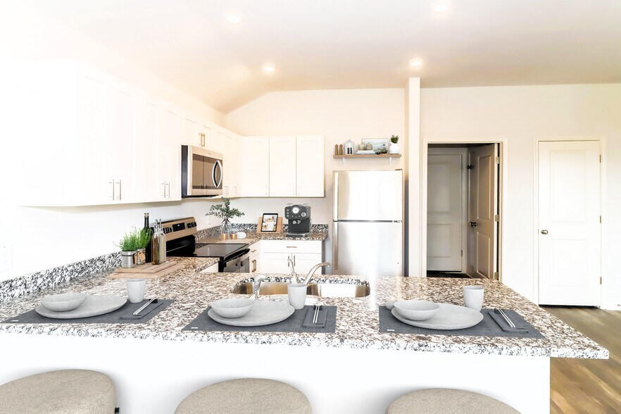 Building Photo - 112 Rustic Trce