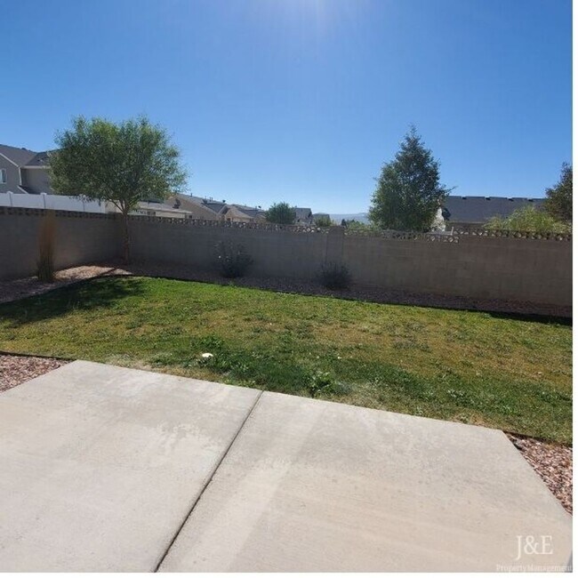 Building Photo - 537 W 2150 N