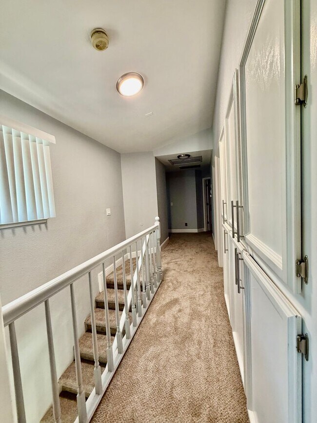 Building Photo - Large 2 story home available immediately