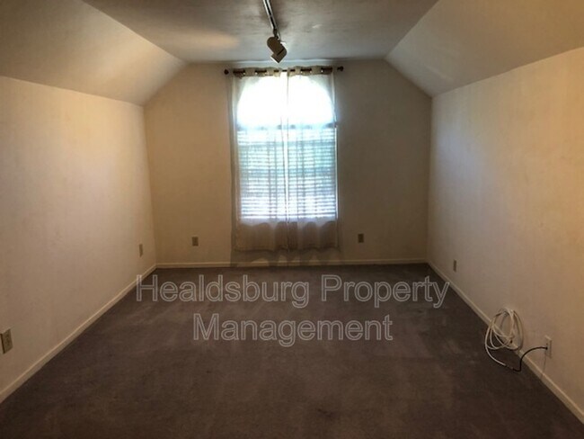 Building Photo - 1304 Foothill Dr