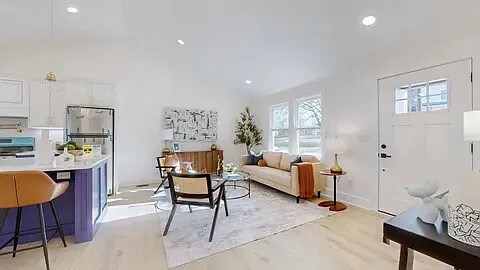 Building Photo - 3056 Hillside Rd