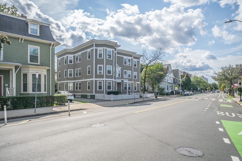Building Photo - 1588 Cambridge St