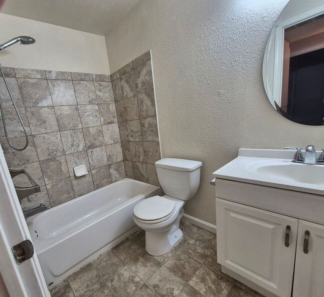 Building Photo - 3926001/70