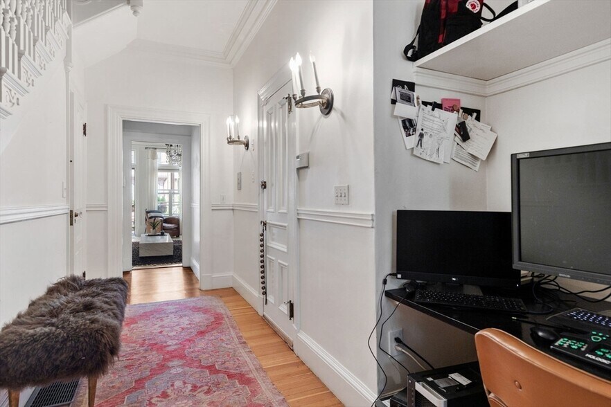 Building Photo - 295 Marlborough St
