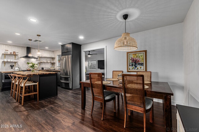 Building Photo - 2200 N Los Altos Dr