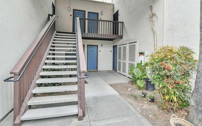 Building Photo - Gated Community near BART 1bd/1ba Condo in...