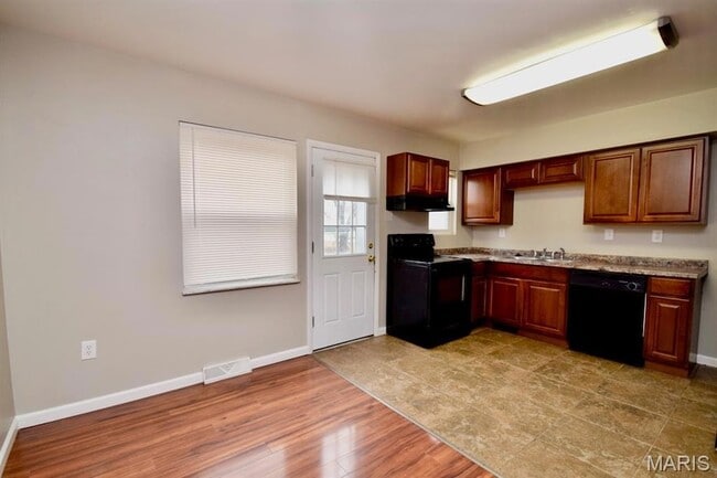 Building Photo - 511 N 5th St